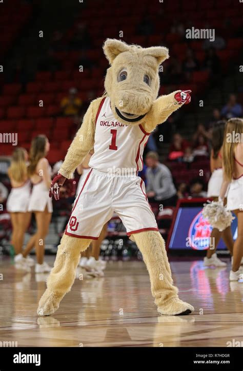 Sooner Basketball Hi Res Stock Photography And Images Alamy