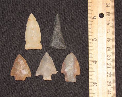 Five Prehistoric Indian Arrowheads Artifacts Etsy
