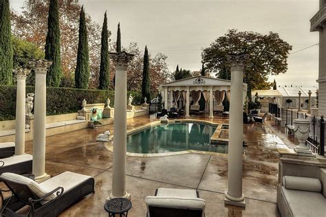 Grand Island Mansion