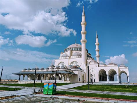 Sharjah mosque : DubaiPics