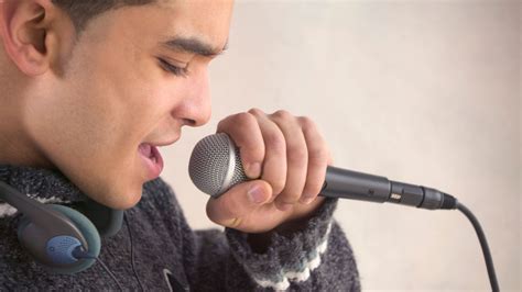 How to Improve Your singing voice: 17 Best Singing Tips to ...