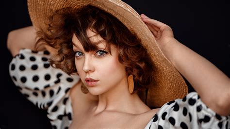 Olya Pushkina Women Brunette Women With Hats Looking At Viewer