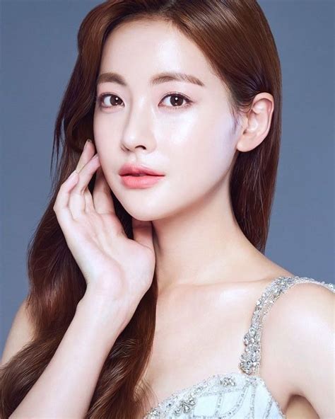 12 Female Actress In Korea Background Photos