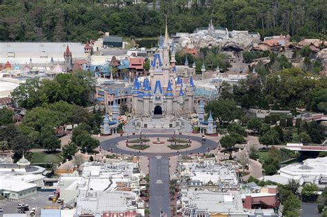 Disneyland And Walt Disney World To Remain Closed Because Of Coronavirus