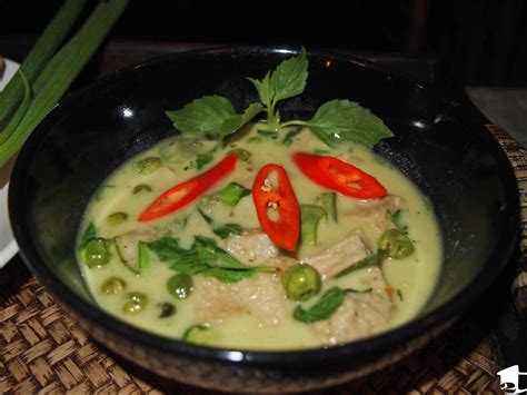Next add in a tin of coconut milk. Thai Green Curry with Chicken in Coconut Milk Recipe