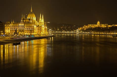 Download Night Man Made Hungarian Parliament Building 4k Ultra Hd Wallpaper