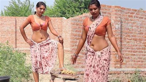 Delhi Model Pinki Tiwari Super Hot Navel Exposed In Saree Photo Sets
