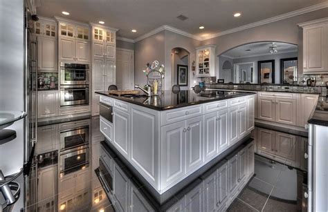 Tricked Out Mansions Showcasing Luxury Houses Stunning Kitchen Remodels