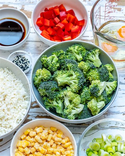 Speaking of calories, let's take a look at exactly how many are in each serving, shall we? Veggie Cauliflower "Fried Rice" | Clean Food Crush