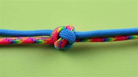 How to build a quick measure the length of a small fragment of a strand of paracord. HOW TO MAKE A 2 STRAND DIAMOND KNOT PARACORD TUTORIAL - YouTube