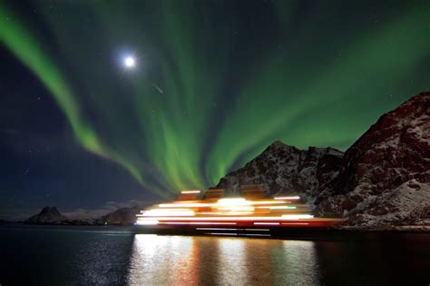 Vivas Wowed By The Northern Lights In Norway With Hurtigruten Who Even