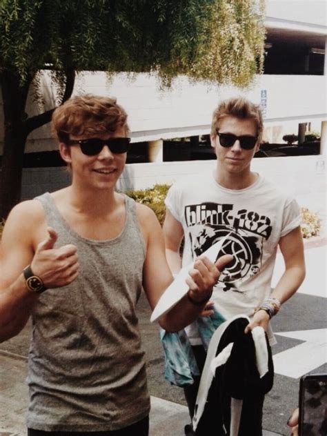 ashton irwin and luke hemmings from 5sos 5 seconds of summer 1d and 5sos 5sos