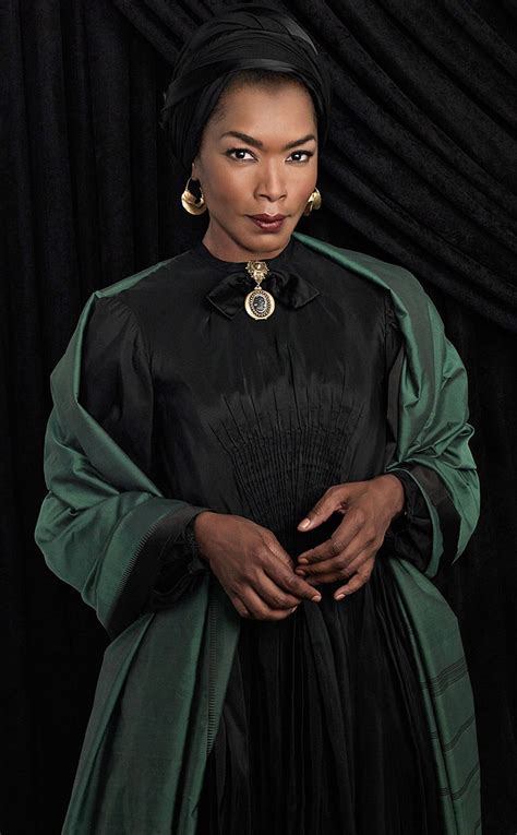 Angela Bassetts No 1 Marie Laveau Ahs Coven From American Horror