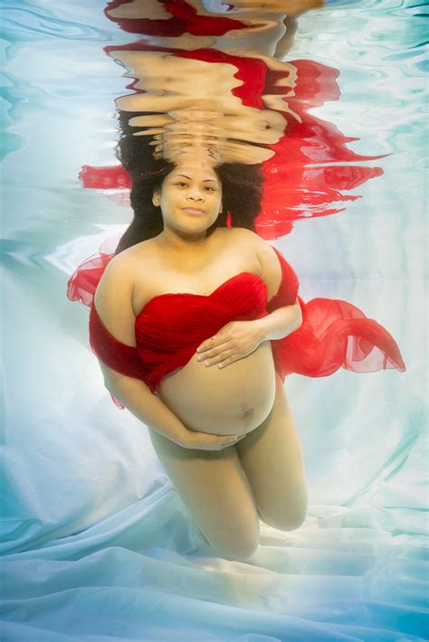 Underwater Maternity Pictures Cincinnati Fine Art Photography