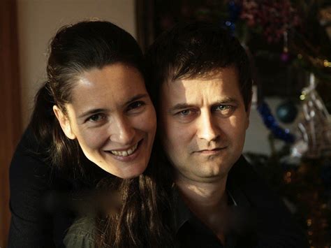 Clotilde armand, căsătorită cu un matematician român și mamă a trei copii, are o lungă experiență ca manager în economia privată. Clotilde Armand, mamă înainte de toate. Și-a îngropat două ...