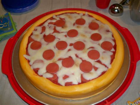 Cut cake into two layers and evenly spread the filling on the first one, then close with the other one crumb coat the whole cake with whipped cream or jam or buttercream use yellow/orange sugar paste to make the pizza crust and red one for the tomato sauce Pizza Birthday Cake | Birthday Party Ideas | Pinterest