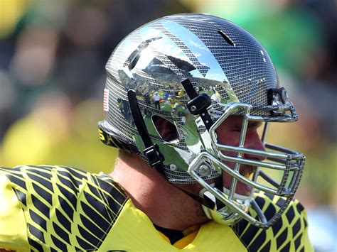 A Closer Look At Oregons All New Carbon Fiber Helmet For 2012