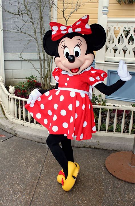 Lovely Minnie Mouse With Her New Face Look Striking A Fabulous Pose