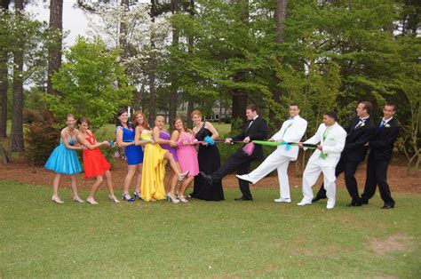A Fun Prom Pose Promgoals Prompicturescouples Prom Poses Prom