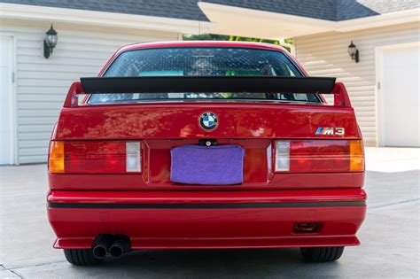 People Cant Stop Bidding For This Perfect 1988 Bmw E30 M3 Carbuzz