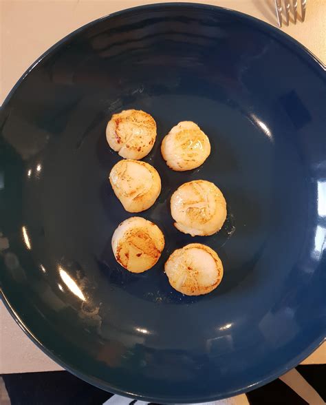 Cook time is for sea scallops (the large ones) if using the small bay scallops reduce heat and cook time accordingly. A fan post about scallops, delicious and low in calories ...
