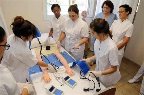 Ahora Podrás Estudiar Enfermería Y Trabajar En Tu Región Becas Educativas