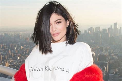 Kylie Jenners Leg Scar On That Gq Cover Has A Painful Story Behind