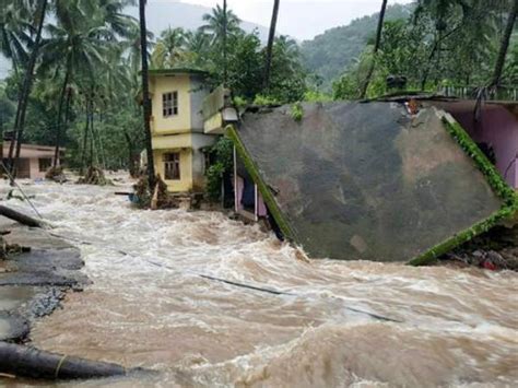 केरल भारी बारिश से इडुक्की में भूस्खलन 13 की मौत कईयों के दबे होने की आशंका rajasthan india