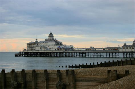 Eastbourne holiday rentals eastbourne holiday packages flights to eastbourne eastbourne restaurants eastbourne. El alegre muelle de Eastbourne
