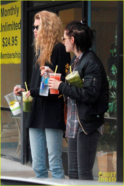 Kristen Stewart And Girlfriend Stella Maxwell Enjoy Smoothie Date Photo 1061112 Photo Gallery