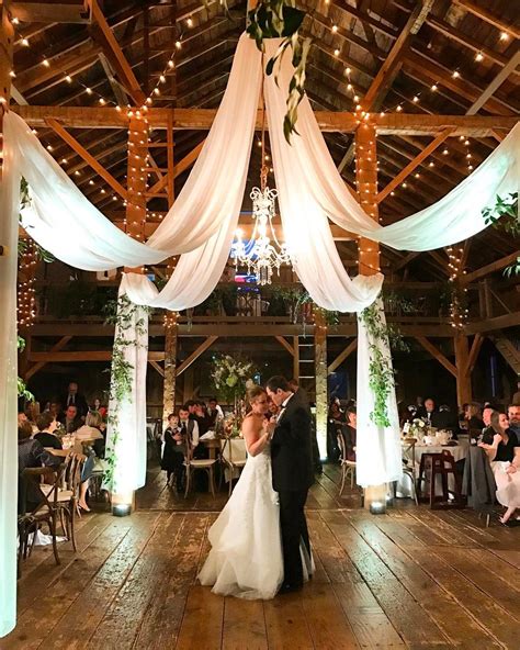 43 Rustic Barn Wedding Ideas That Are In Trend Chicwedd