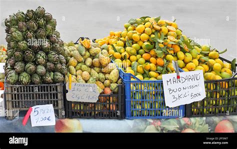 Indian Street Market Fruit Stall Hi Res Stock Photography And Images
