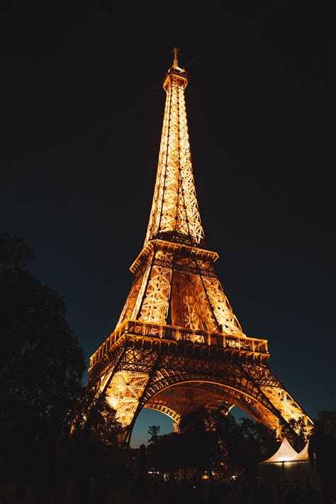 Eiffelturm Während Der Nacht · Kostenloses Stock Foto