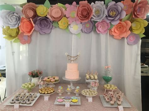 Flower power baby shower combining bright balloons and sweet flower shapes is an ideal way to celebrate the anticipated arrival of a bright and beautiful baby. Partylicious Events PR: {Tea Party Baby Shower}
