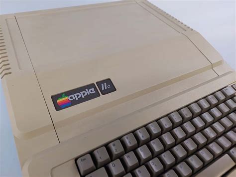 Computer Early 1980s Apple Ii Hangar 19 Prop Rentals