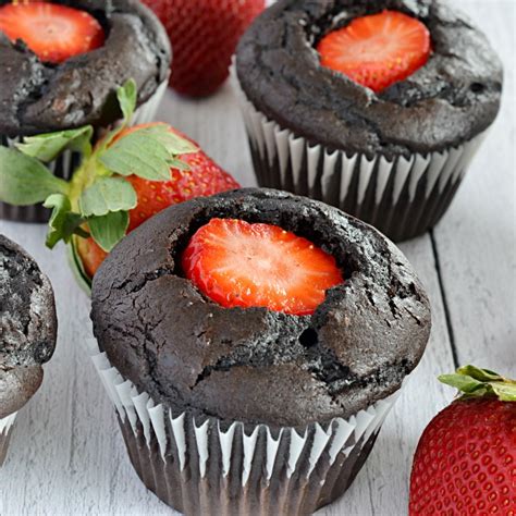 These chocolate covered strawberry cupcakes are made with a moist chocolate cupcake recipe, fresh strawberry frosting and delicious . Dark Chocolate Strawberry Cupcakes