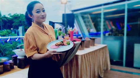 Makan Mewah Harga Murah Di Kayu Manis Rooftop Cafe Aruna Senggigi