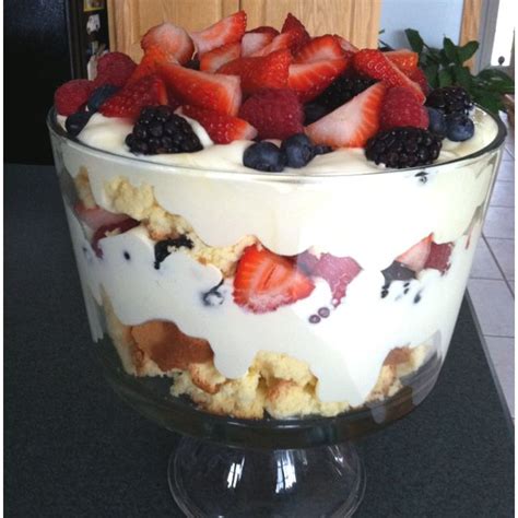 5 desserts with less than 200 calories per portion. DELICIOUS low cal dessert:) Yum!!! Made this for Mother's ...