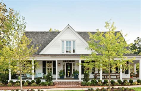 Historical Concepts Homes Residences And Retreats Farmhouse Revival