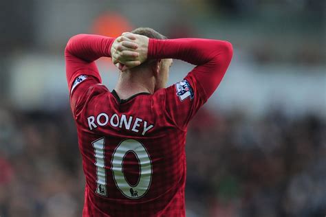 Wayne Rooney Out 2 3 Weeks With Knee Injury
