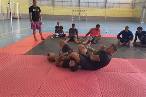 Apprendre Le Ju Jitsu Brésilien à Hao C Est Possible Polynésie La 1ère