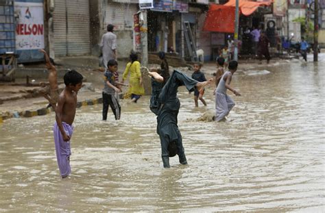 Heavy Rain Triggers Floods In Pakistans Karachi Killing 6
