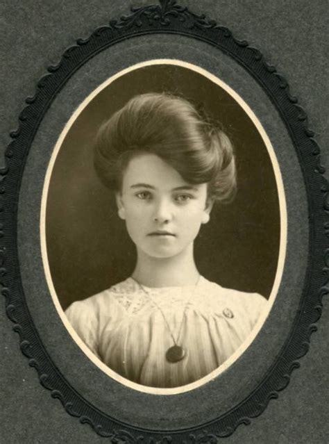 40 Stunning Portrait Photos Of Beautiful Young Women From The Turn Of The 20th Century Vintage