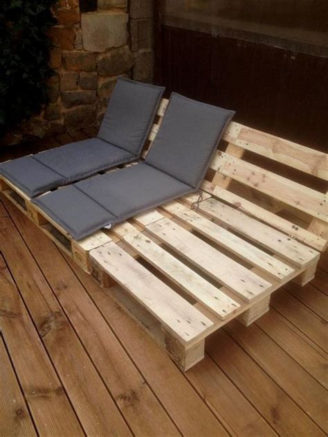 Outdoor Pallet Furniture Ideas Help You Make Your Backyard Into An