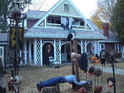 Pin By Charlotte Auclair On Houses I Admire Diy Haunted House Props