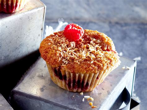 Eier nach und nach unterrühren. Muffins - Rezepte für kleine Kuchen in Bestform | Baking ...