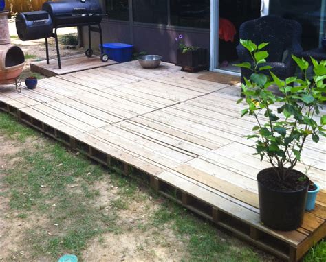 The Crafty Life Pallet Deck