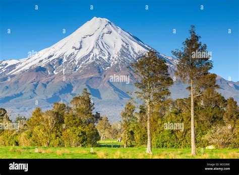 Mount Taranaki New Zealand Scenic Hi Res Stock Photography And Images