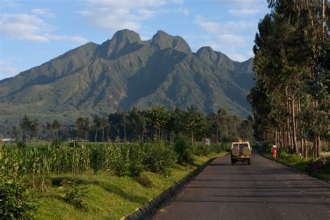 Paysage du rwanda (région de gitarama). Current vulnerability in the Virunga landscape, Rwanda ...