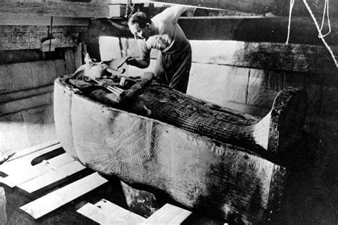 The Excavation Of Tutankhamuns Tomb Tutankhamun Legend Of King Egypt